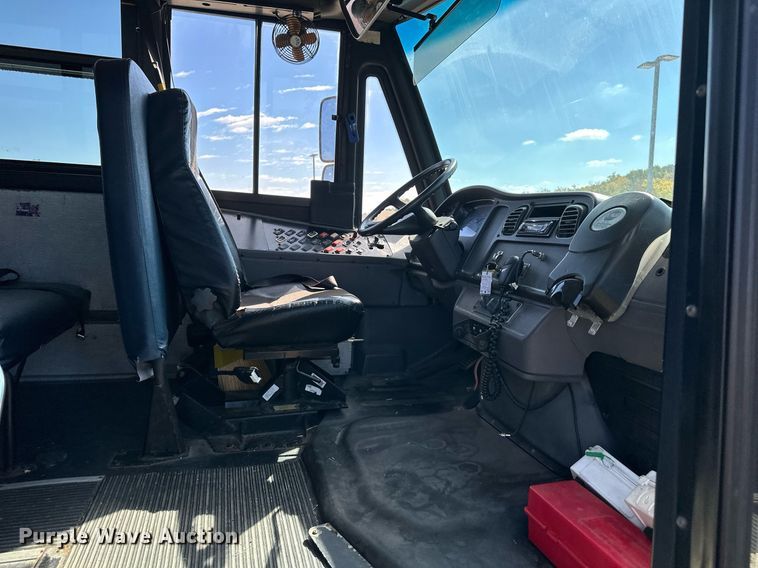 image for item DW2888 2007 Thomas B2  school bus