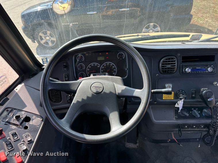 image for item DW2888 2007 Thomas B2  school bus