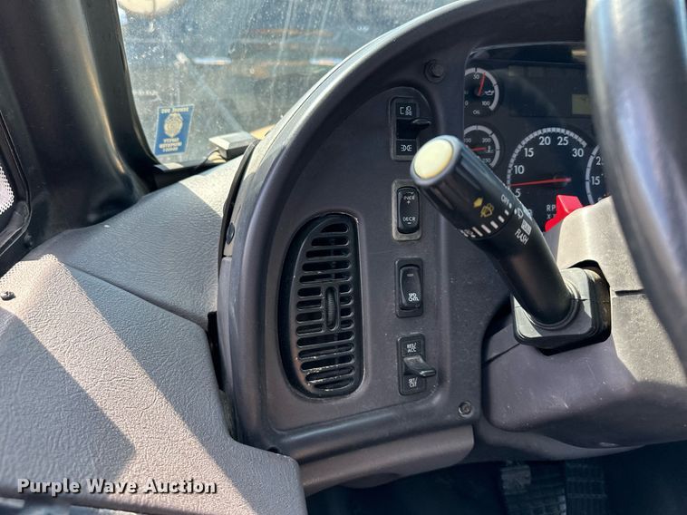 image for item DW2888 2007 Thomas B2  school bus