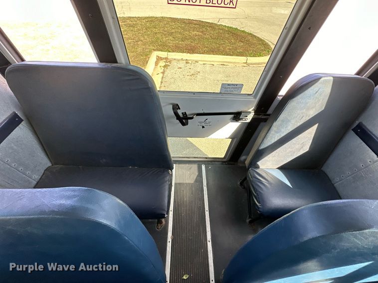 image for item DW2888 2007 Thomas B2  school bus