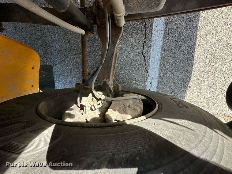 image for item DW2888 2007 Thomas B2  school bus