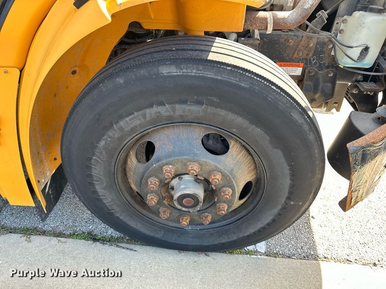 image for item DW2888 2007 Thomas B2  school bus