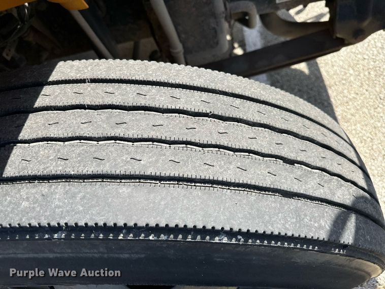 image for item DW2888 2007 Thomas B2  school bus