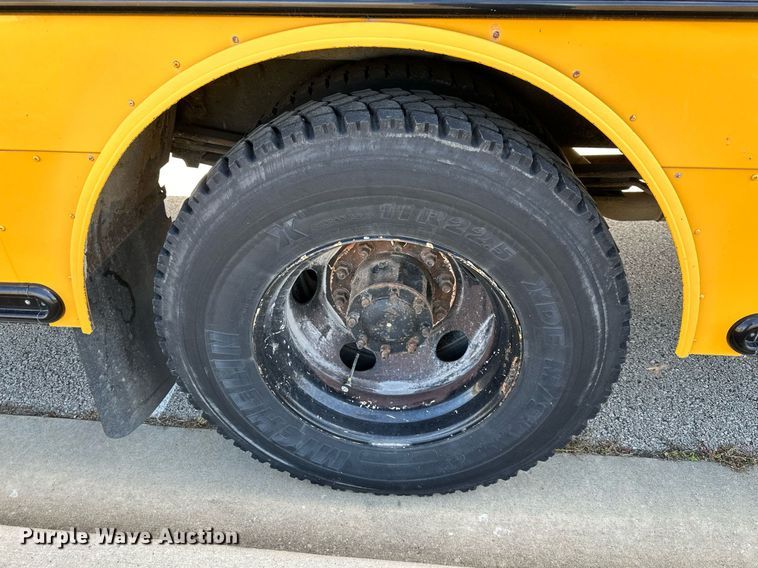 image for item DW2888 2007 Thomas B2  school bus