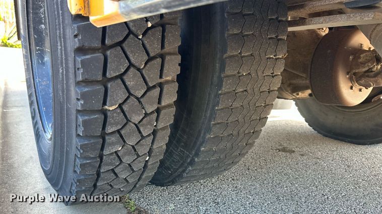 image for item DW2888 2007 Thomas B2  school bus