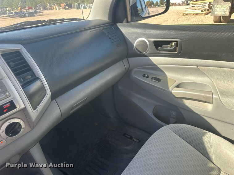 image for item IU9035 2009 Toyota Tacoma  Double Cab pickup truck