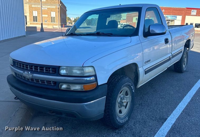 image for item IU9049 2000 Chevrolet Silverado 1500  pickup truck