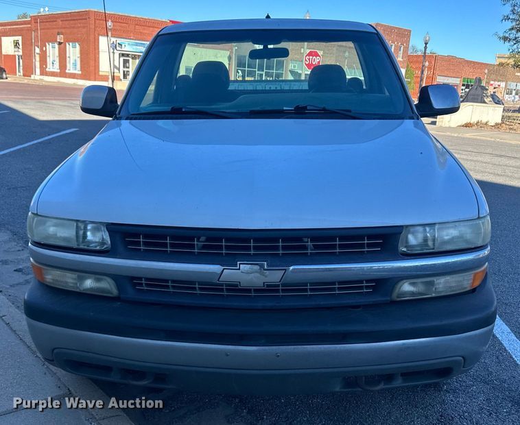 image for item IU9049 2000 Chevrolet Silverado 1500  pickup truck