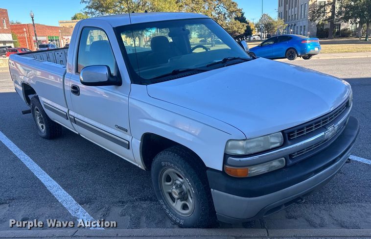 image for item IU9049 2000 Chevrolet Silverado 1500  pickup truck