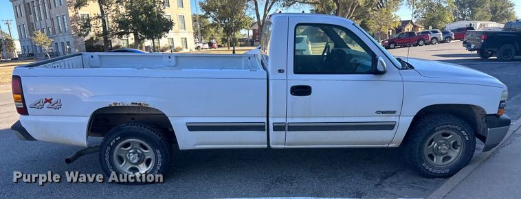 image for item IU9049 2000 Chevrolet Silverado 1500  pickup truck