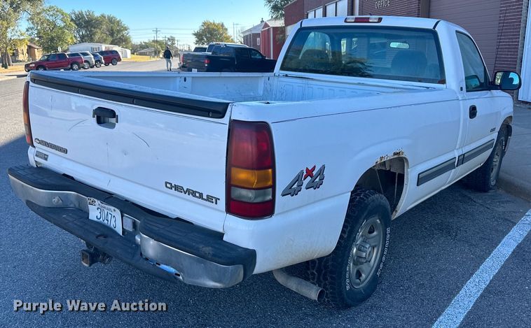 image for item IU9049 2000 Chevrolet Silverado 1500  pickup truck