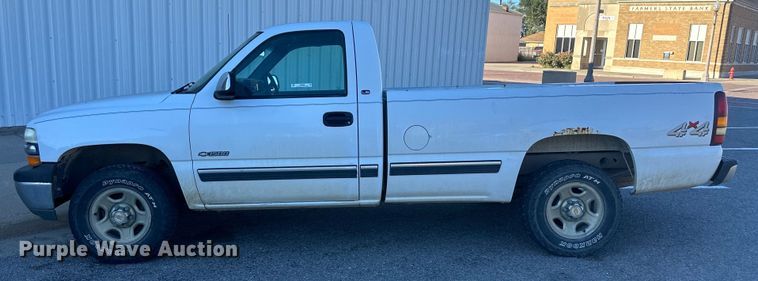 image for item IU9049 2000 Chevrolet Silverado 1500  pickup truck