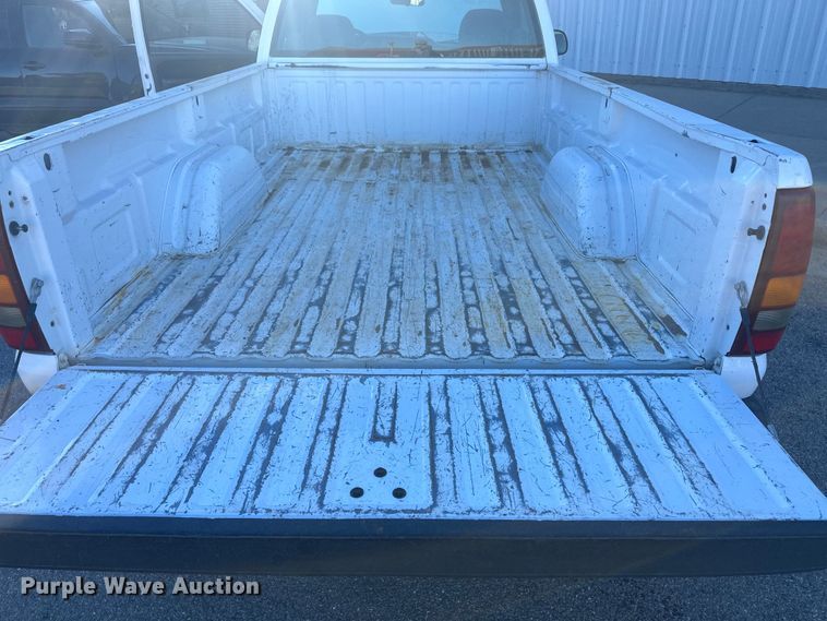 image for item IU9049 2000 Chevrolet Silverado 1500  pickup truck