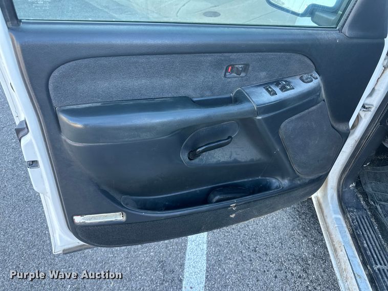 image for item IU9049 2000 Chevrolet Silverado 1500  pickup truck