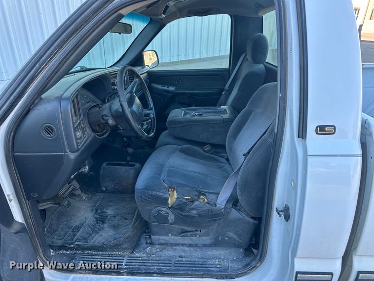 image for item IU9049 2000 Chevrolet Silverado 1500  pickup truck