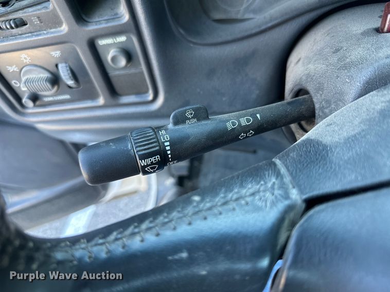 image for item IU9049 2000 Chevrolet Silverado 1500  pickup truck