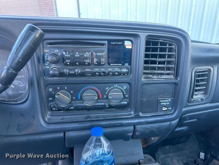 image for item IU9049 2000 Chevrolet Silverado 1500  pickup truck