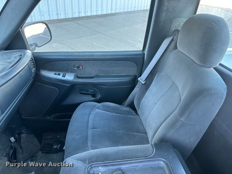 image for item IU9049 2000 Chevrolet Silverado 1500  pickup truck