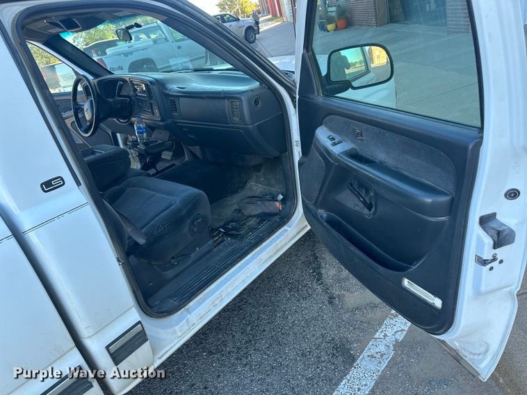 image for item IU9049 2000 Chevrolet Silverado 1500  pickup truck