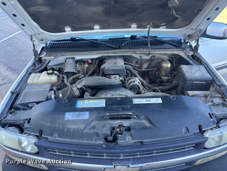 image for item IU9049 2000 Chevrolet Silverado 1500  pickup truck