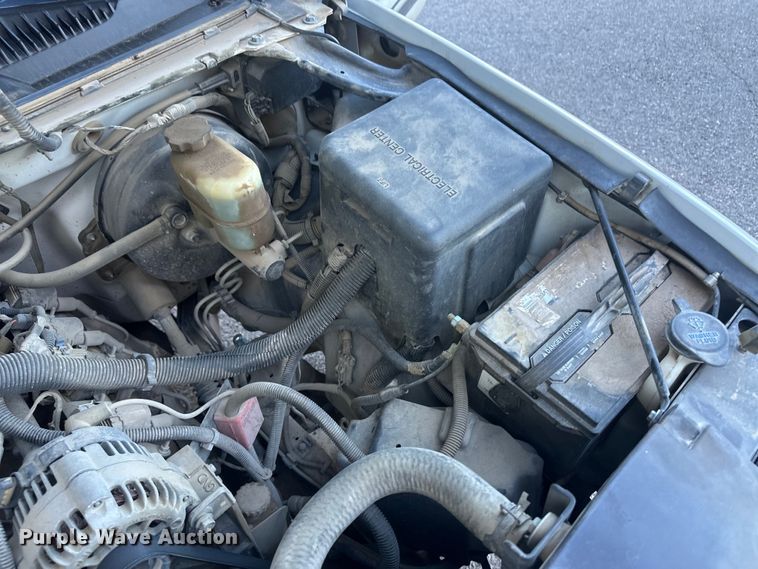 image for item IU9049 2000 Chevrolet Silverado 1500  pickup truck