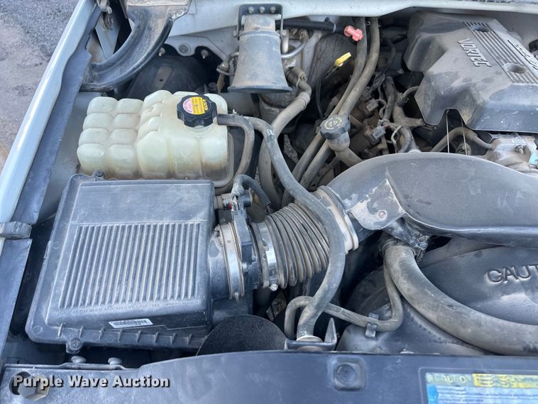 image for item IU9049 2000 Chevrolet Silverado 1500  pickup truck