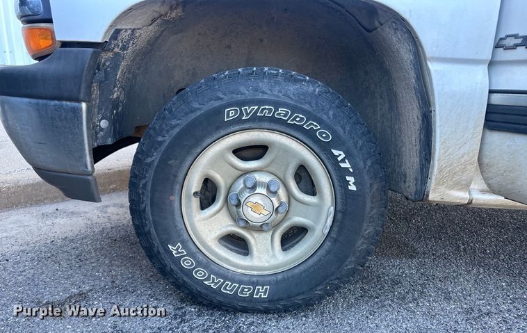 image for item IU9049 2000 Chevrolet Silverado 1500  pickup truck