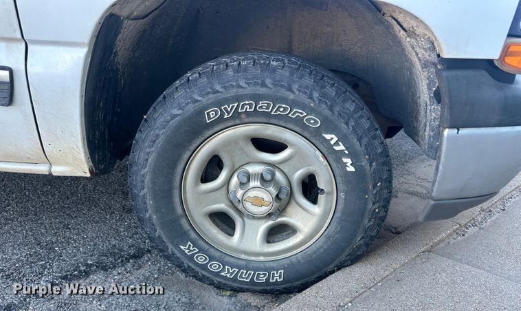 image for item IU9049 2000 Chevrolet Silverado 1500  pickup truck