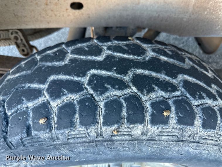 image for item IU9049 2000 Chevrolet Silverado 1500  pickup truck