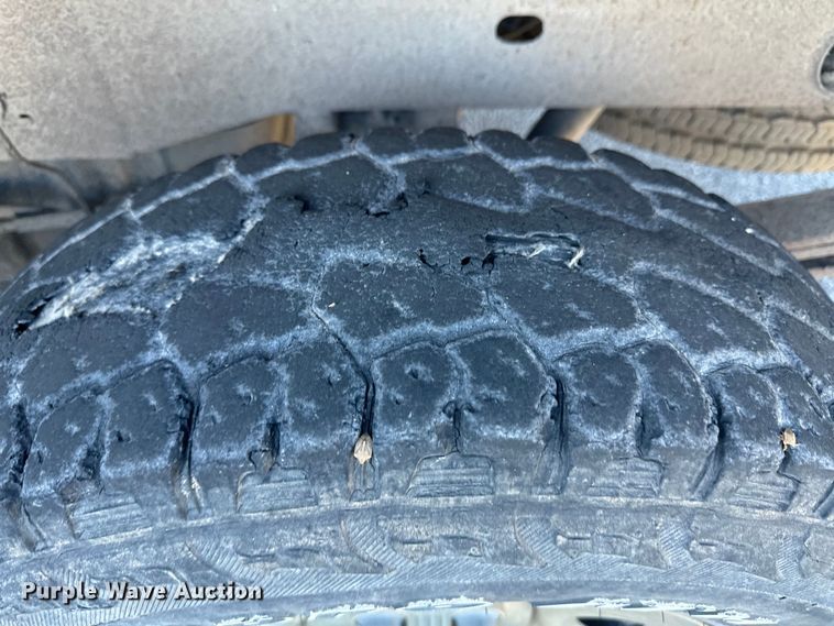 image for item IU9049 2000 Chevrolet Silverado 1500  pickup truck