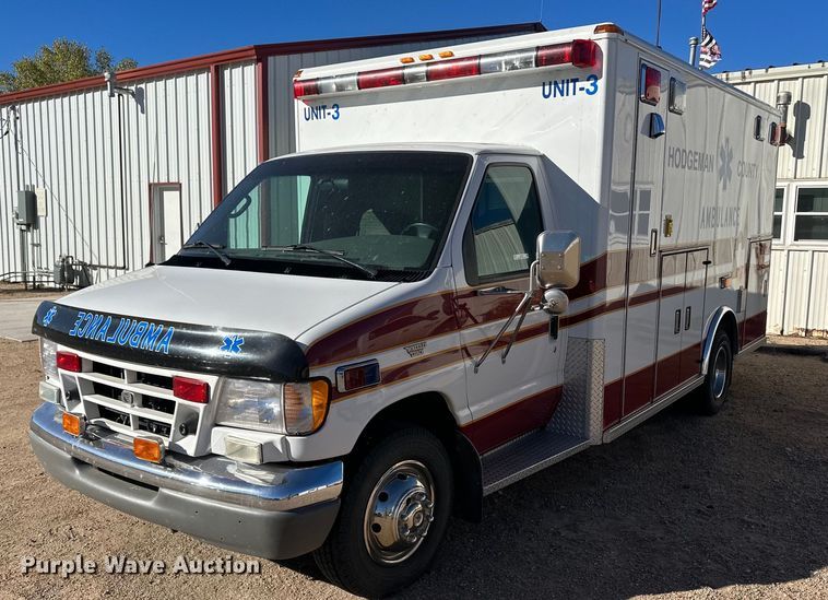 image for item IU9050 2001 Ford E450 Super Duty  ambulance