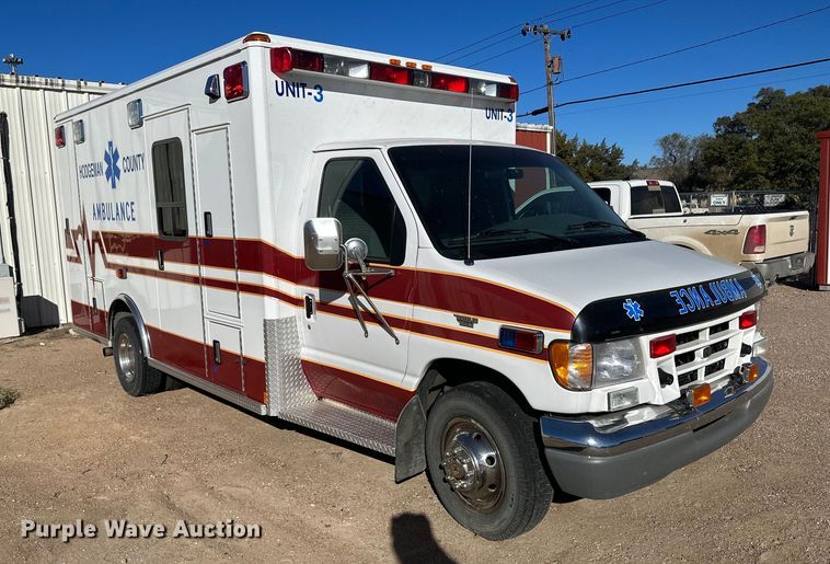 image for item IU9050 2001 Ford E450 Super Duty  ambulance