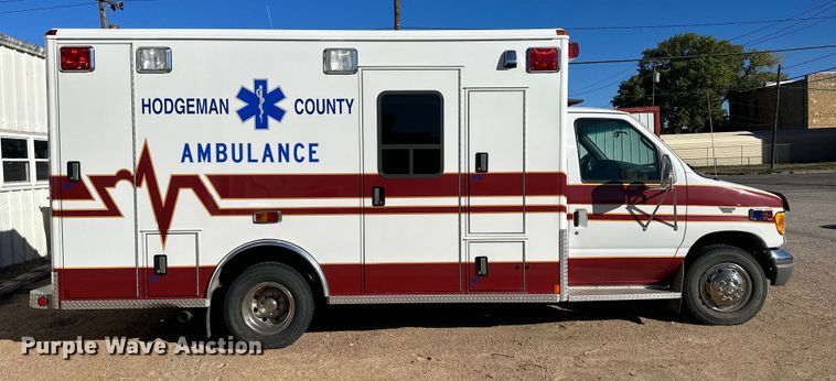 image for item IU9050 2001 Ford E450 Super Duty  ambulance