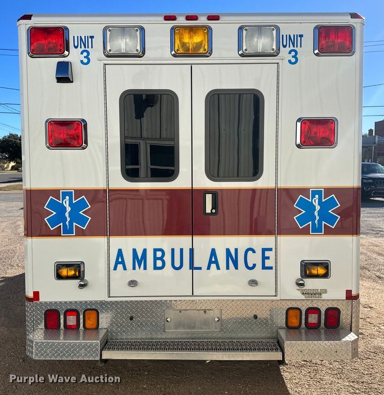 image for item IU9050 2001 Ford E450 Super Duty  ambulance