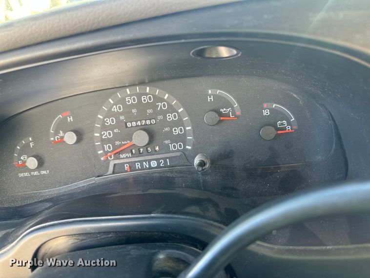 image for item IU9050 2001 Ford E450 Super Duty  ambulance