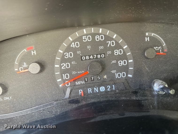 image for item IU9050 2001 Ford E450 Super Duty  ambulance