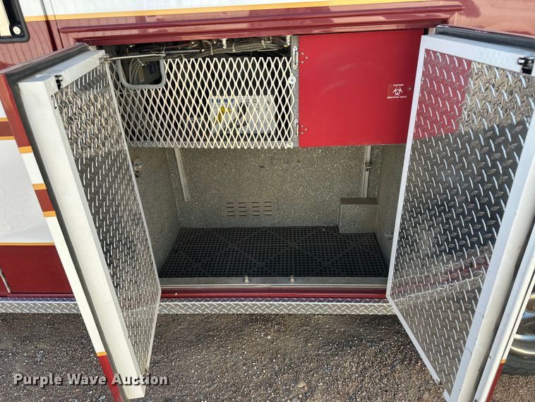 image for item IU9050 2001 Ford E450 Super Duty  ambulance