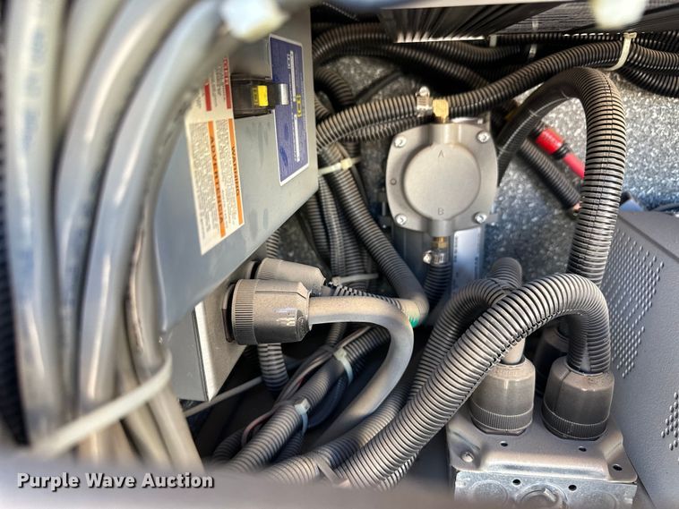 image for item IU9050 2001 Ford E450 Super Duty  ambulance