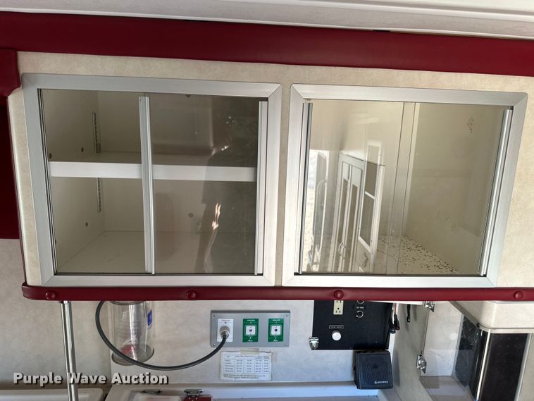 image for item IU9050 2001 Ford E450 Super Duty  ambulance