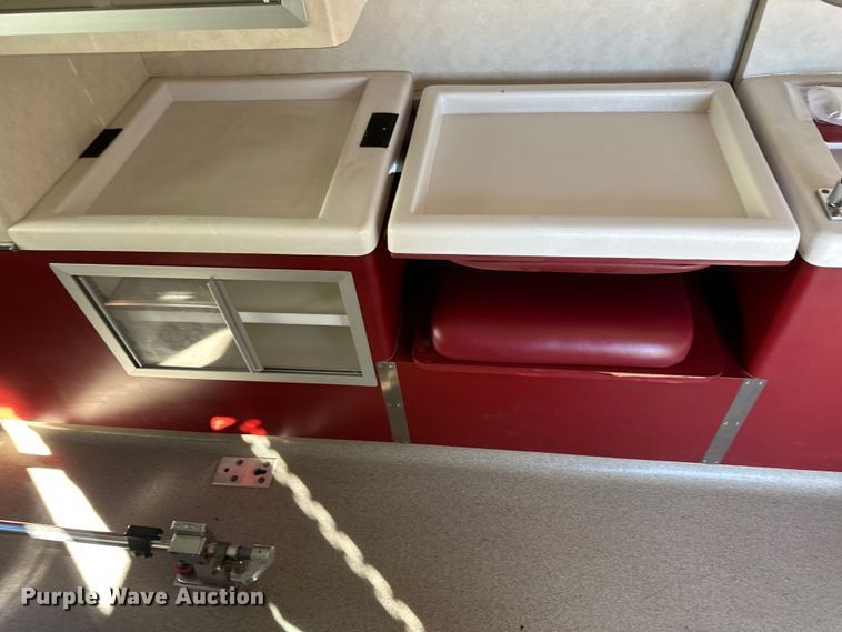 image for item IU9050 2001 Ford E450 Super Duty  ambulance