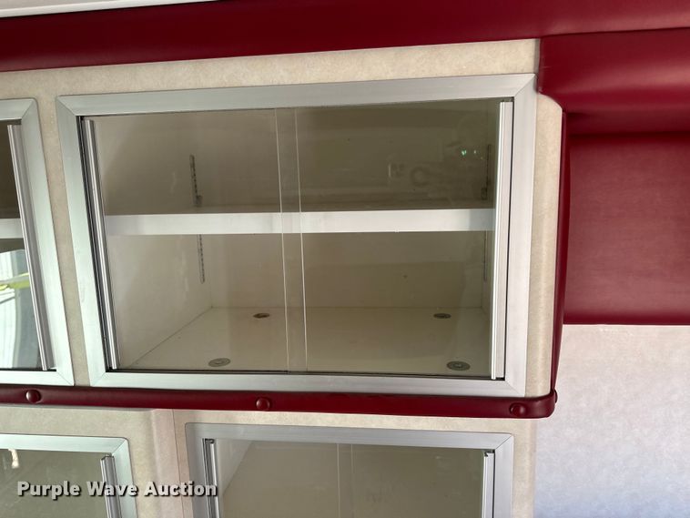 image for item IU9050 2001 Ford E450 Super Duty  ambulance