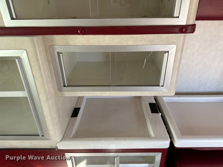 image for item IU9050 2001 Ford E450 Super Duty  ambulance