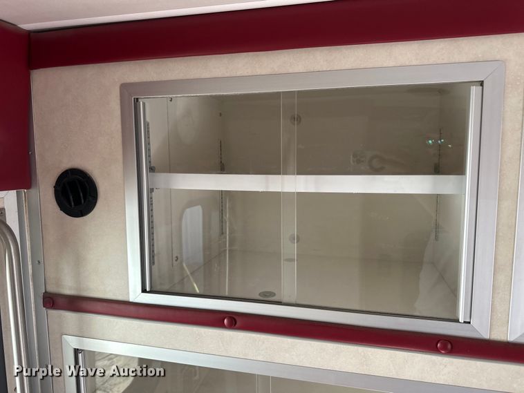 image for item IU9050 2001 Ford E450 Super Duty  ambulance