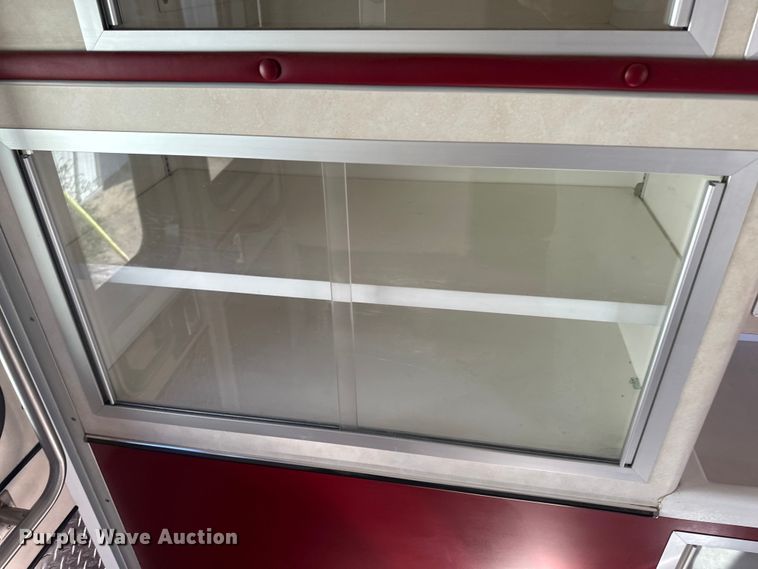 image for item IU9050 2001 Ford E450 Super Duty  ambulance