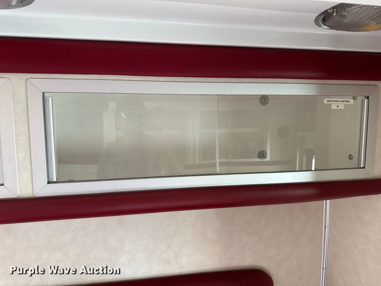 image for item IU9050 2001 Ford E450 Super Duty  ambulance