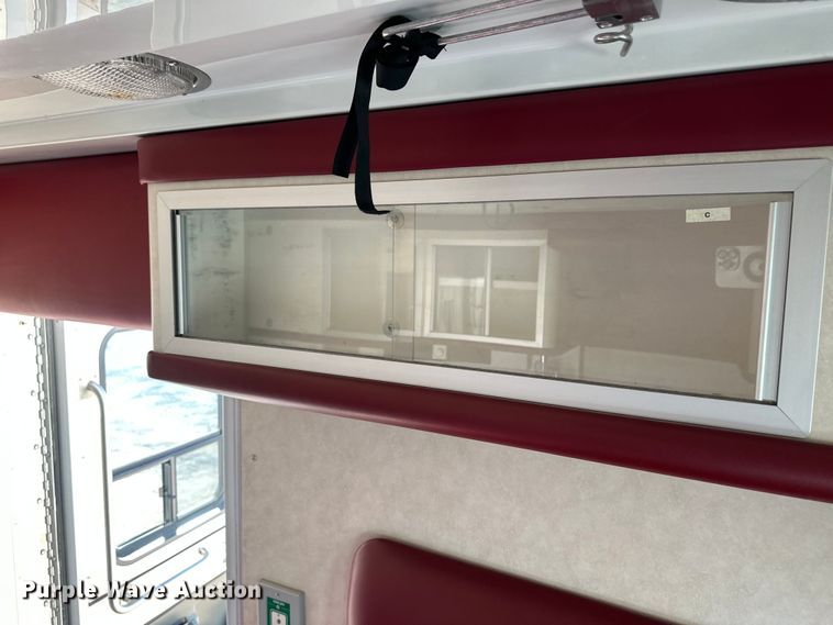 image for item IU9050 2001 Ford E450 Super Duty  ambulance