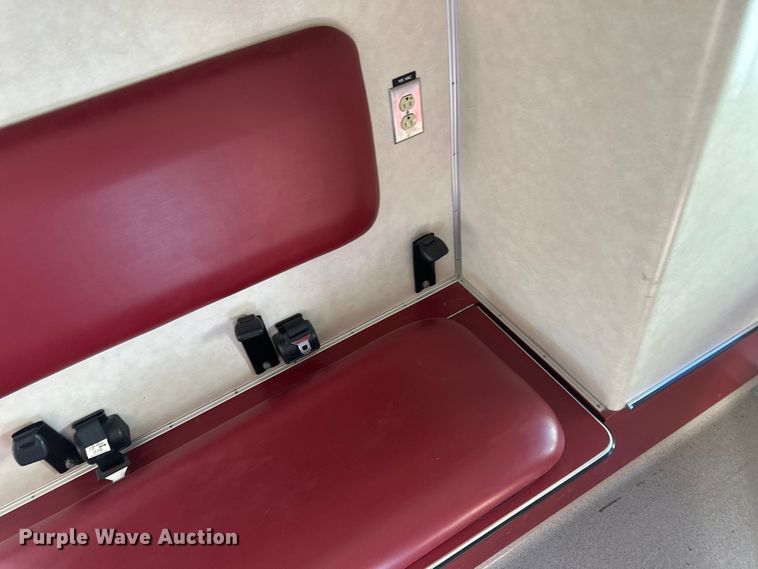 image for item IU9050 2001 Ford E450 Super Duty  ambulance