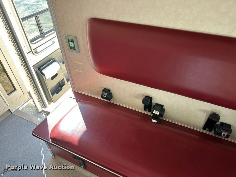 image for item IU9050 2001 Ford E450 Super Duty  ambulance