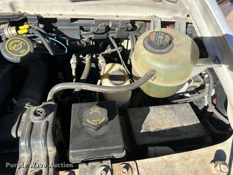 image for item IU9050 2001 Ford E450 Super Duty  ambulance