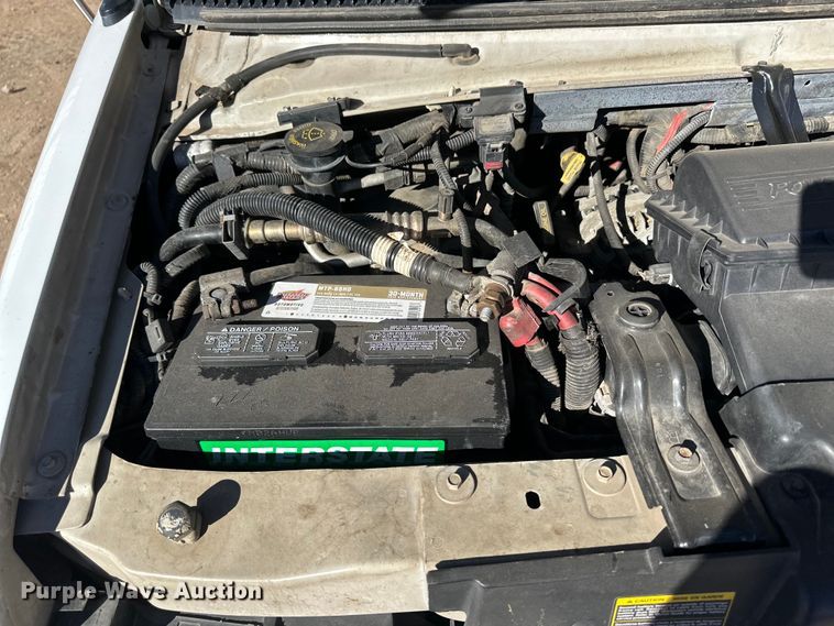 image for item IU9050 2001 Ford E450 Super Duty  ambulance